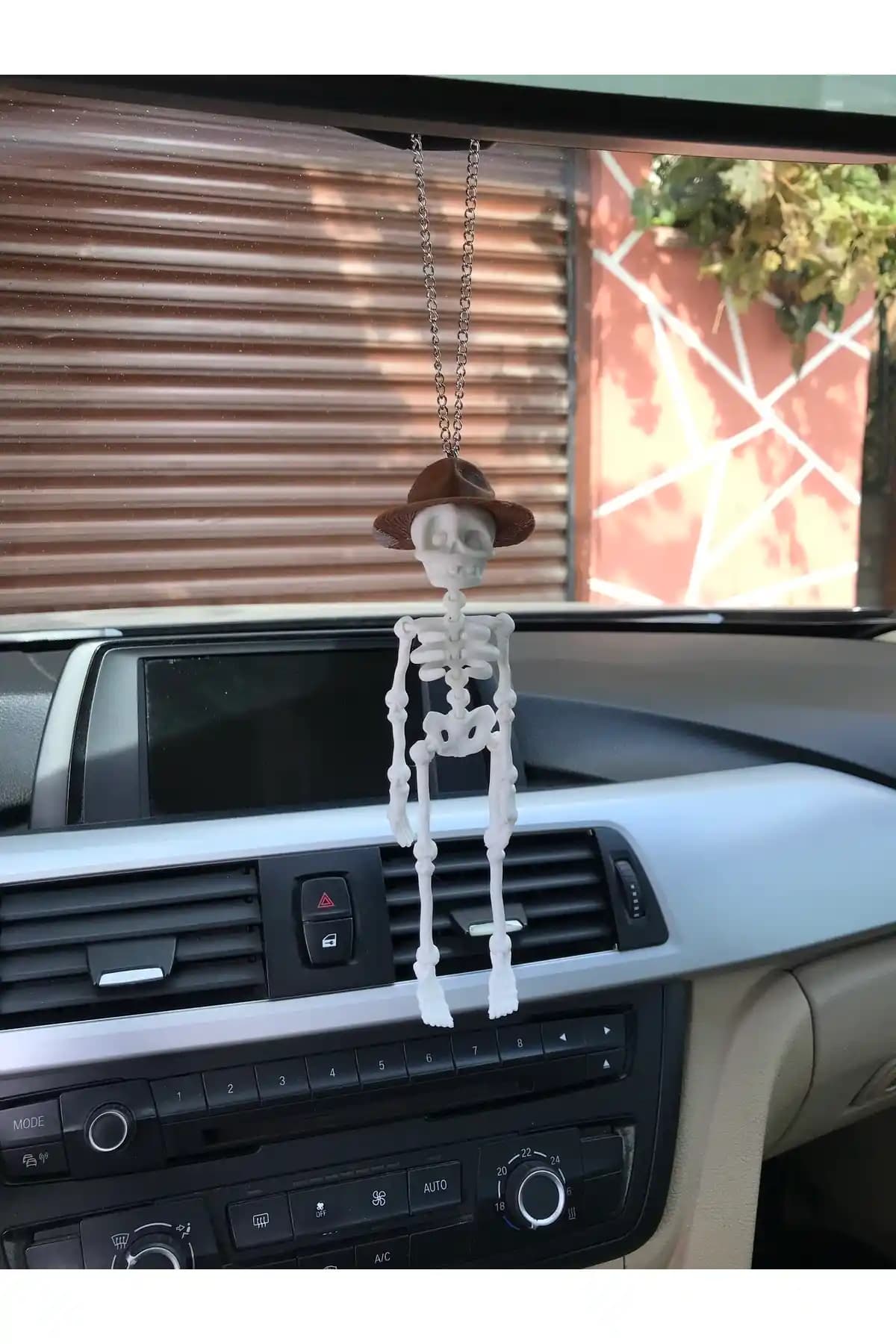 3dbaydesign Fötr Şapkalı Iskelet Ayna Süsü ile Araç İç Mekanınıza Estetik ve Fonksiyonellik Katın