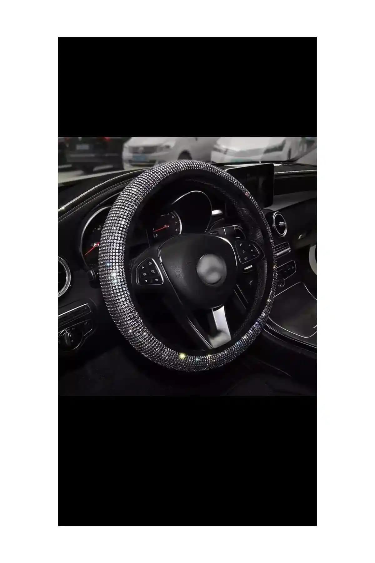 Arabasına Aşıklar Kulübü Gümüş Taşlı Geçirmeli Direksiyon Kılıfı ile Şık ve Fonksiyonel Sürüş