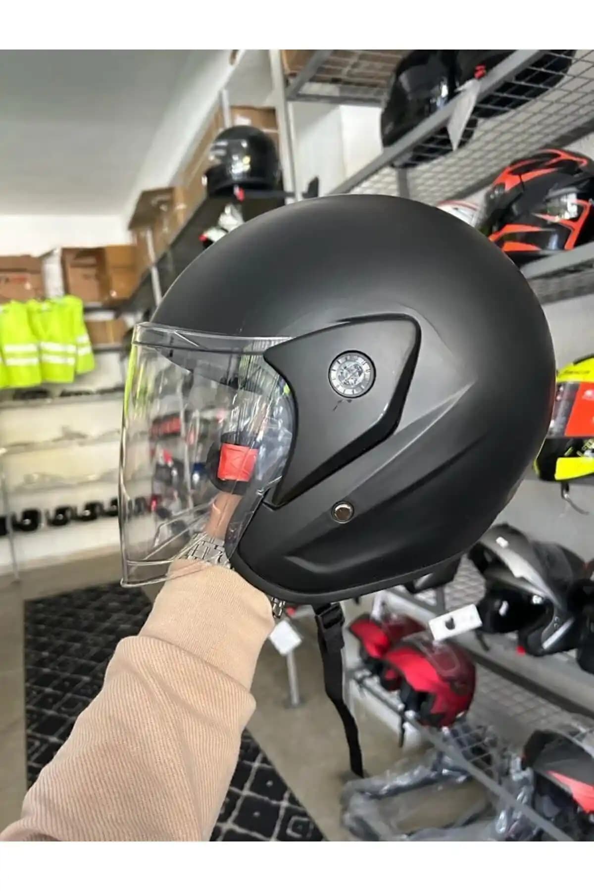 Uygun Motor Yarım Yazlık Motosiklet Kaskı: Hafif, Nefes Alabilir ve Güvenli Tasarım