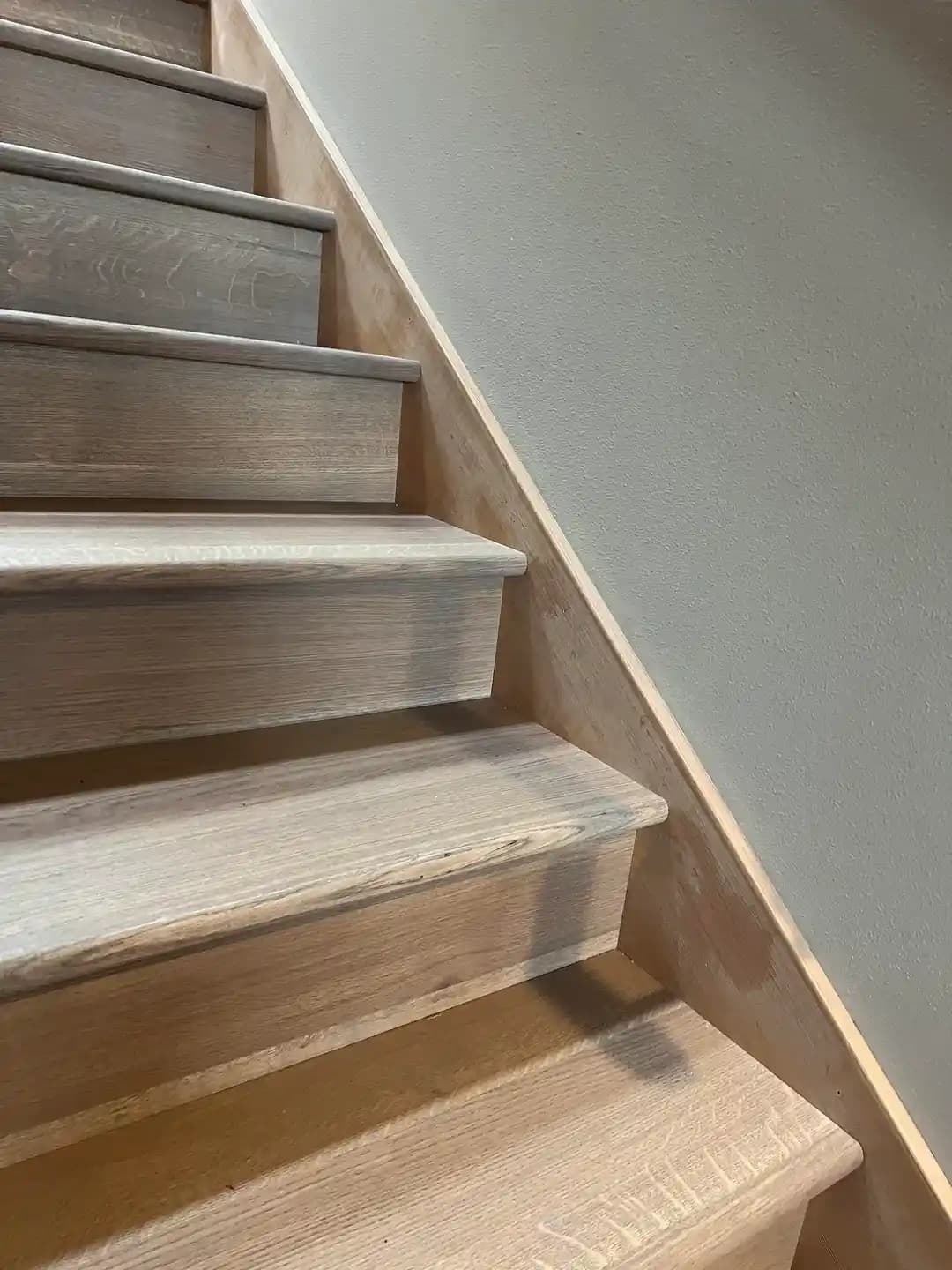 Ahşap Boyamada Yeniden Boyama ve Yüzey Hazırlığı: Teknikler ve Uygulamalar