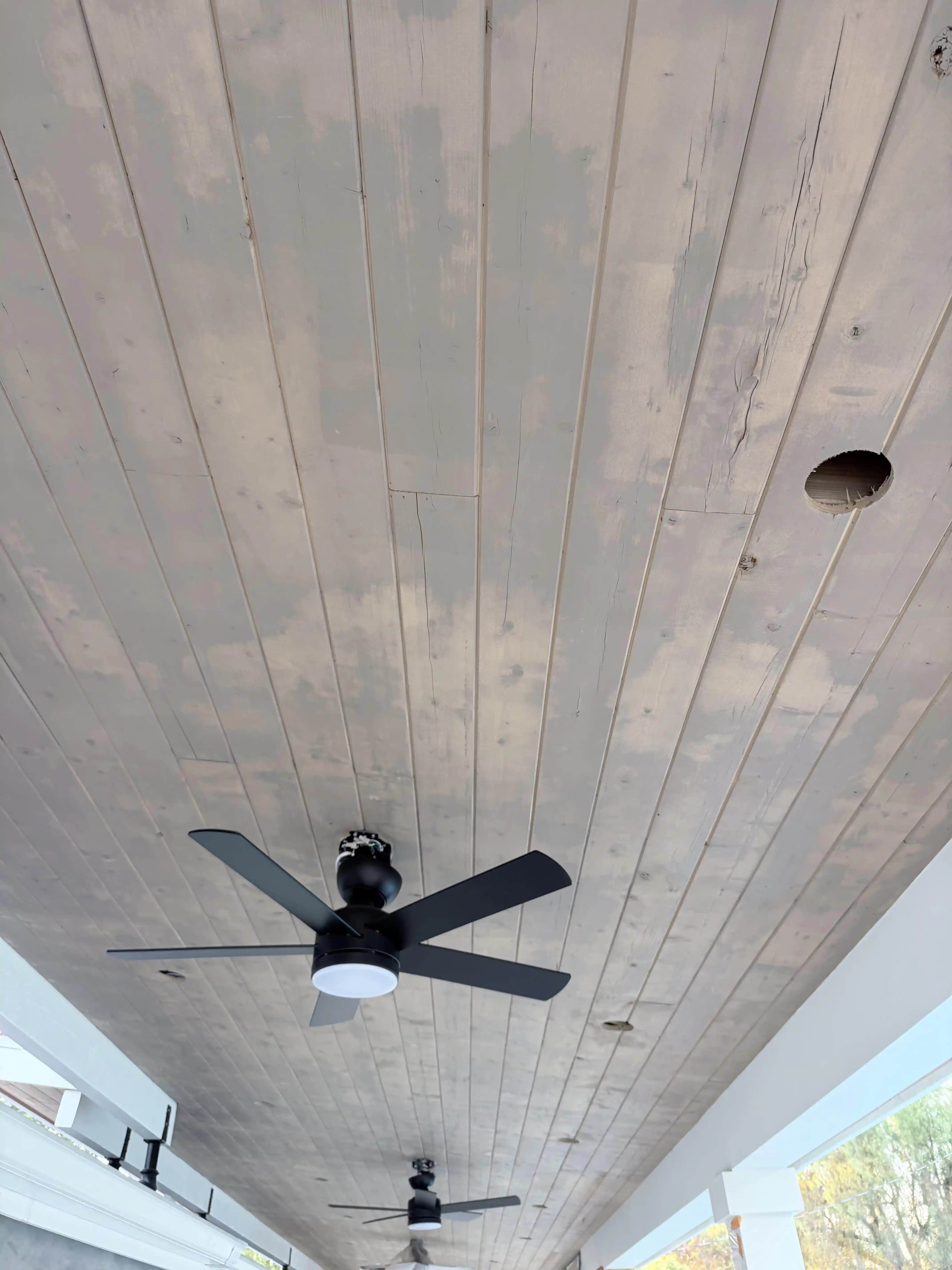 Ahşap Yüzeylerde Leke Sorunları: Boyama ve Zımparalama Yöntemlerinin Karşılaştırılması