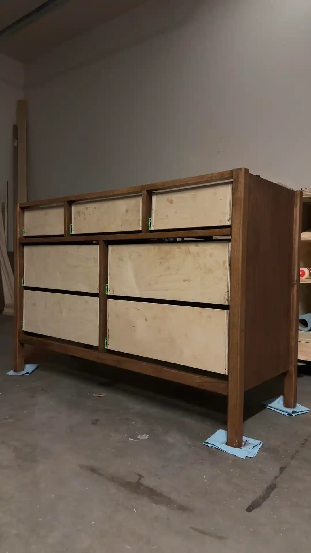 Akçaağaç Ahşabında Boyama ve Cila Teknikleri: Zorluklar ve Çözüm Yöntemleri