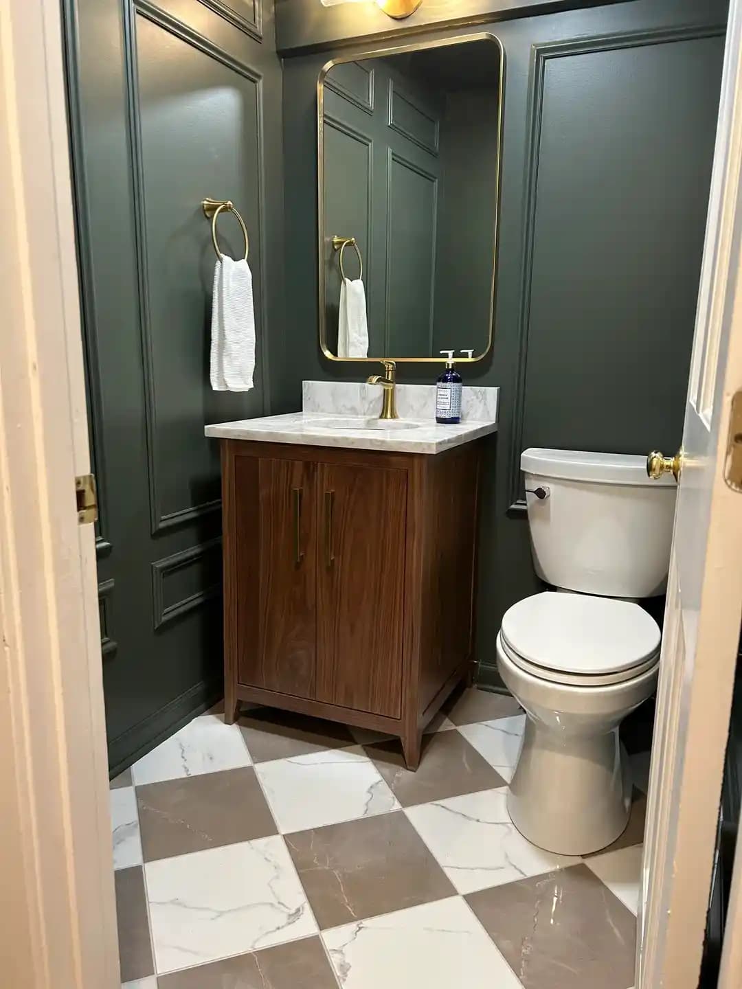 Artan Ahşaplarla Lavabo Dolabı Yapımı ve Banyo Yenileme Sürecinde Teknik ve Estetik Yaklaşımlar