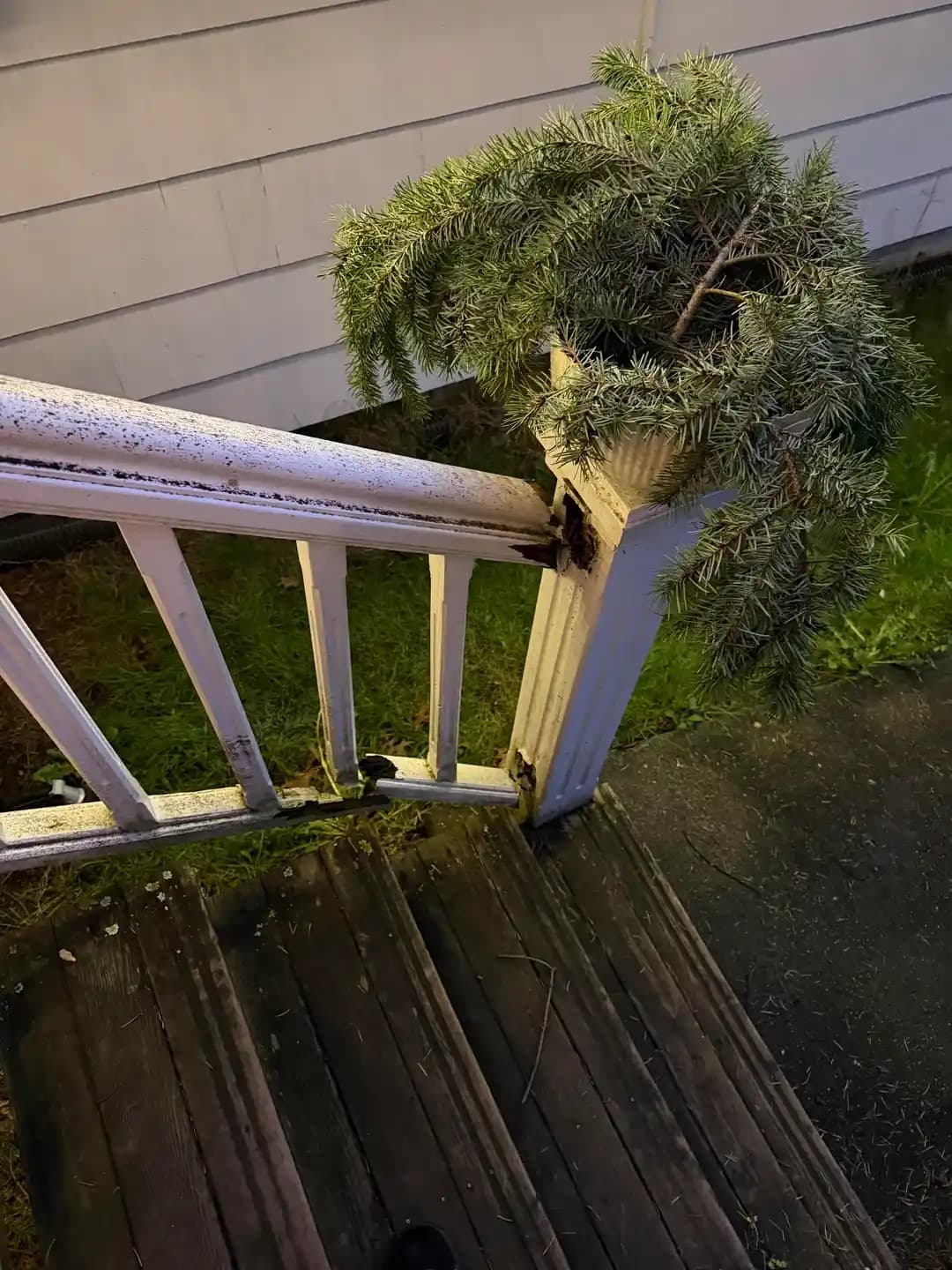 Çürüyen Ahşap Korkulukların Onarımı ve Dayanıklı Malzeme Seçenekleri