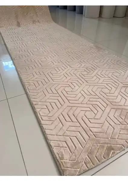 Dinarsu Yolluk Halı Karşılaştırması: Kaymaz Taban, Tasarım ve Kullanım Özellikleri