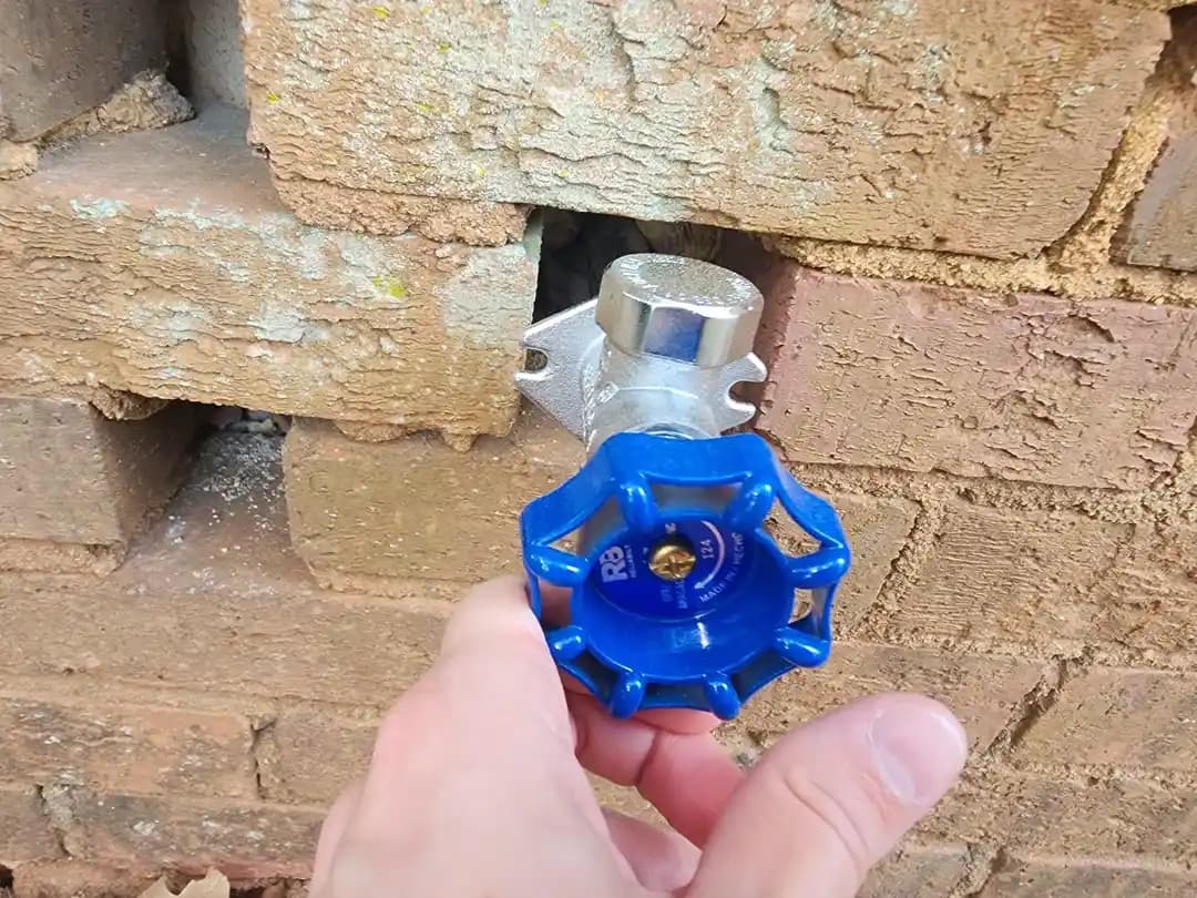 Dış Musluk Montajında Destek Sağlama Yöntemleri ve Malzeme Seçimi