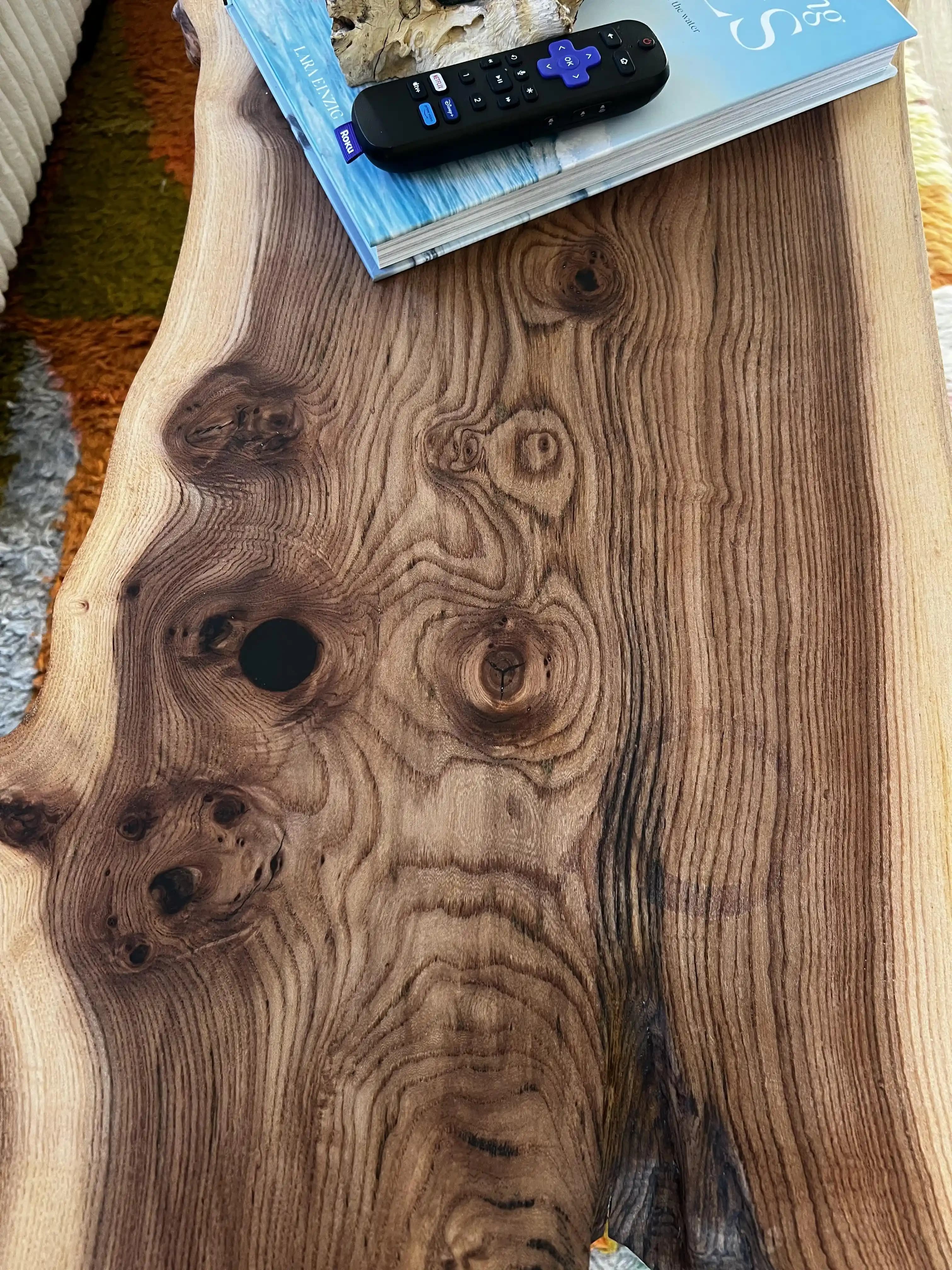 Epoksi Kaplamalı Karaağaç Masalarda Kahve Lekeleri ve Temizlik Yöntemleri