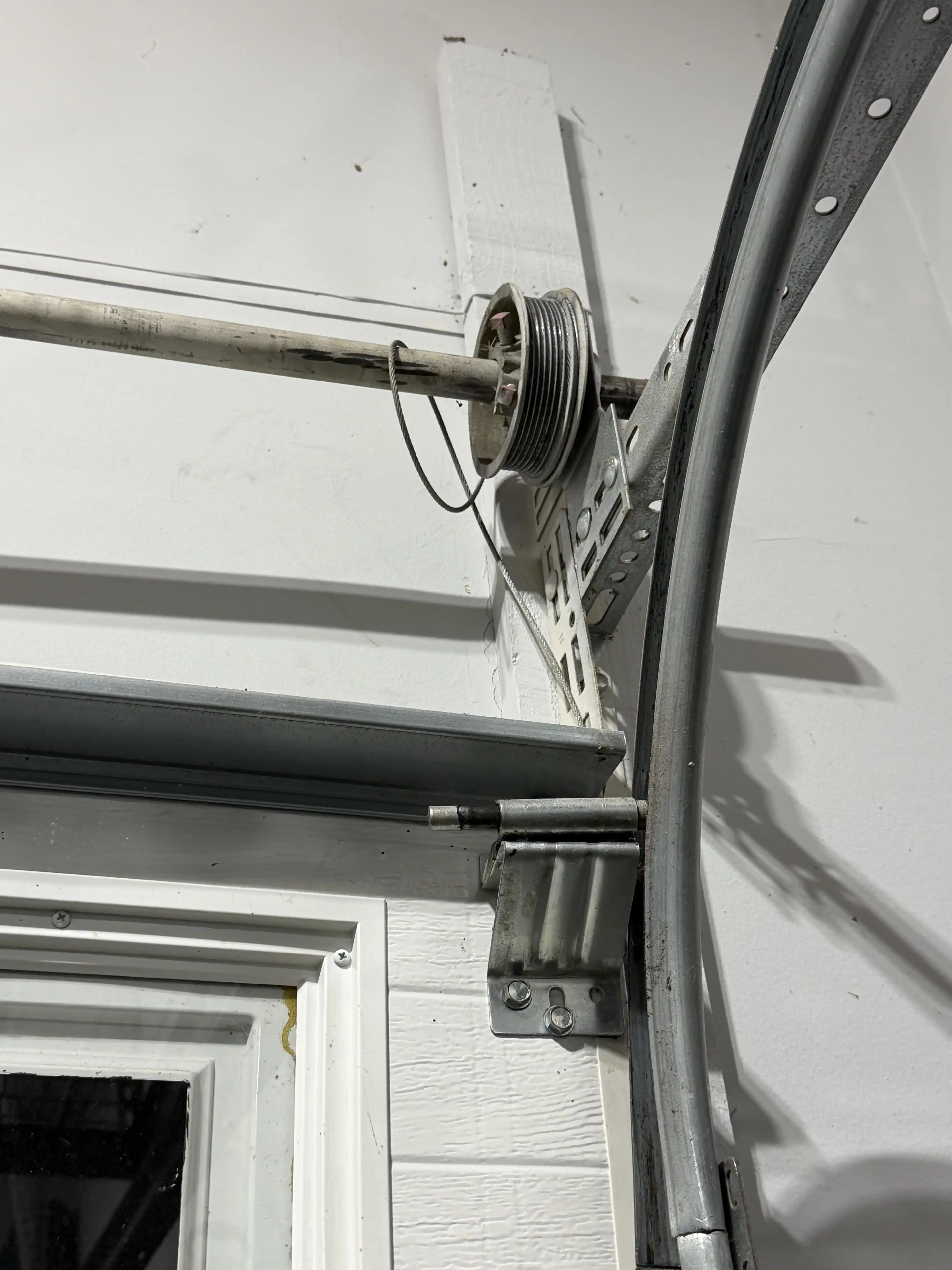 Garaj Kapısı Halatının Spool'dan Çıkması ve Güvenli Onarım Yöntemleri