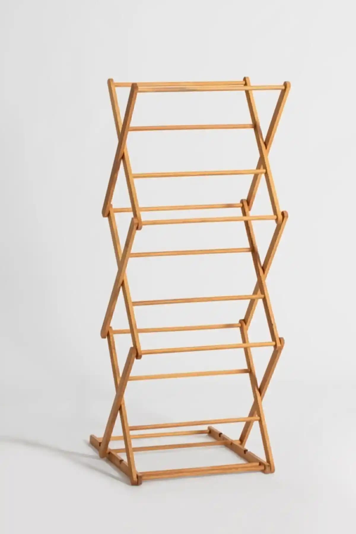 Gürgen Ahşap Kurutmalık: Estetik ve Fonksiyonelliği Bir Arada Sunan Pratik Çamaşır Askısı