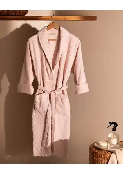 Kadın Bornoz Seçenekleri: Yumuşak, Emici ve Kaliteli Pamuklu Modeller