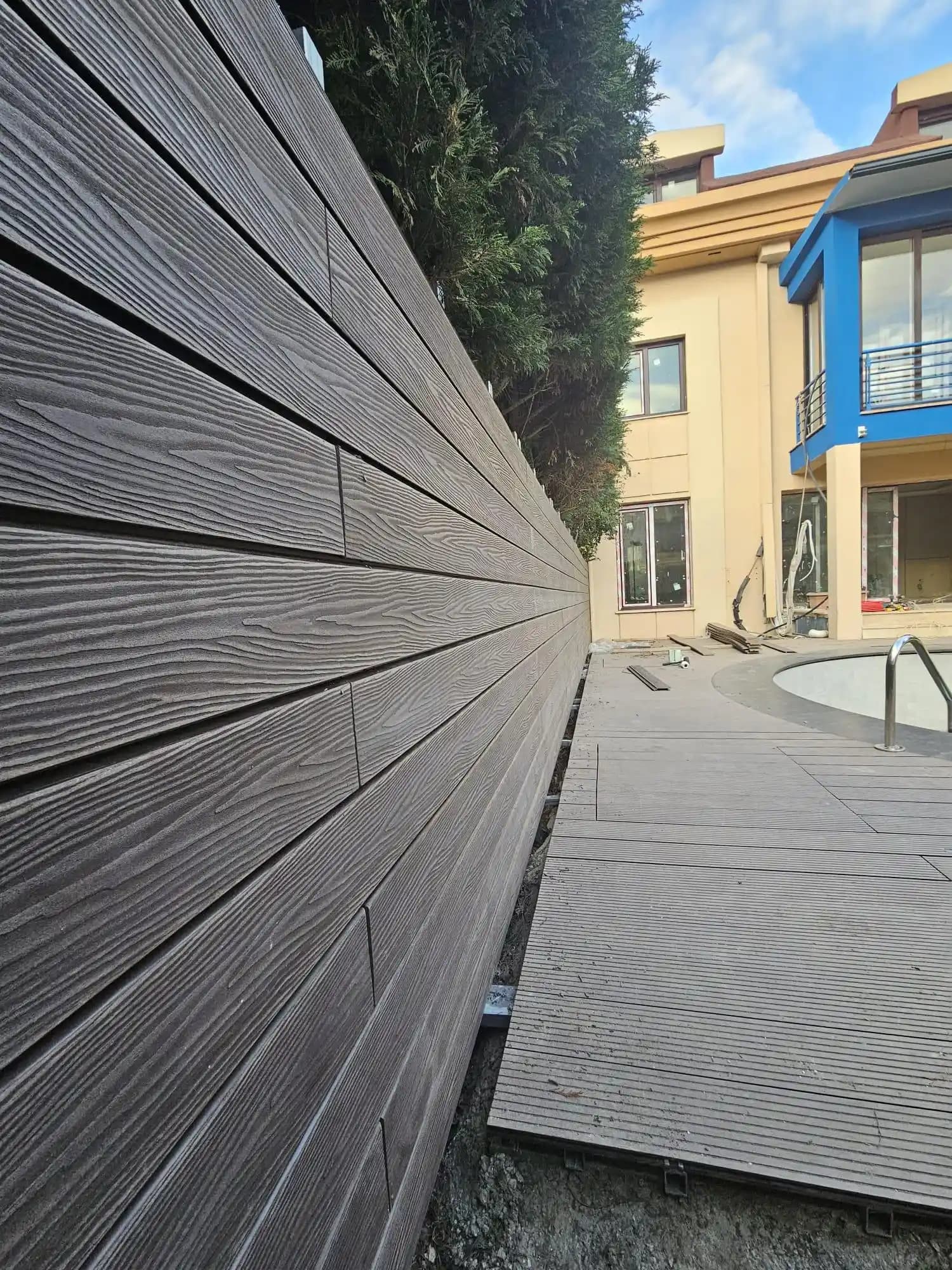 Komşu Arasındaki Gizlilik Çitlerinde Tahta Yönü ve Tasarım Seçenekleri Üzerine Detaylı İnceleme