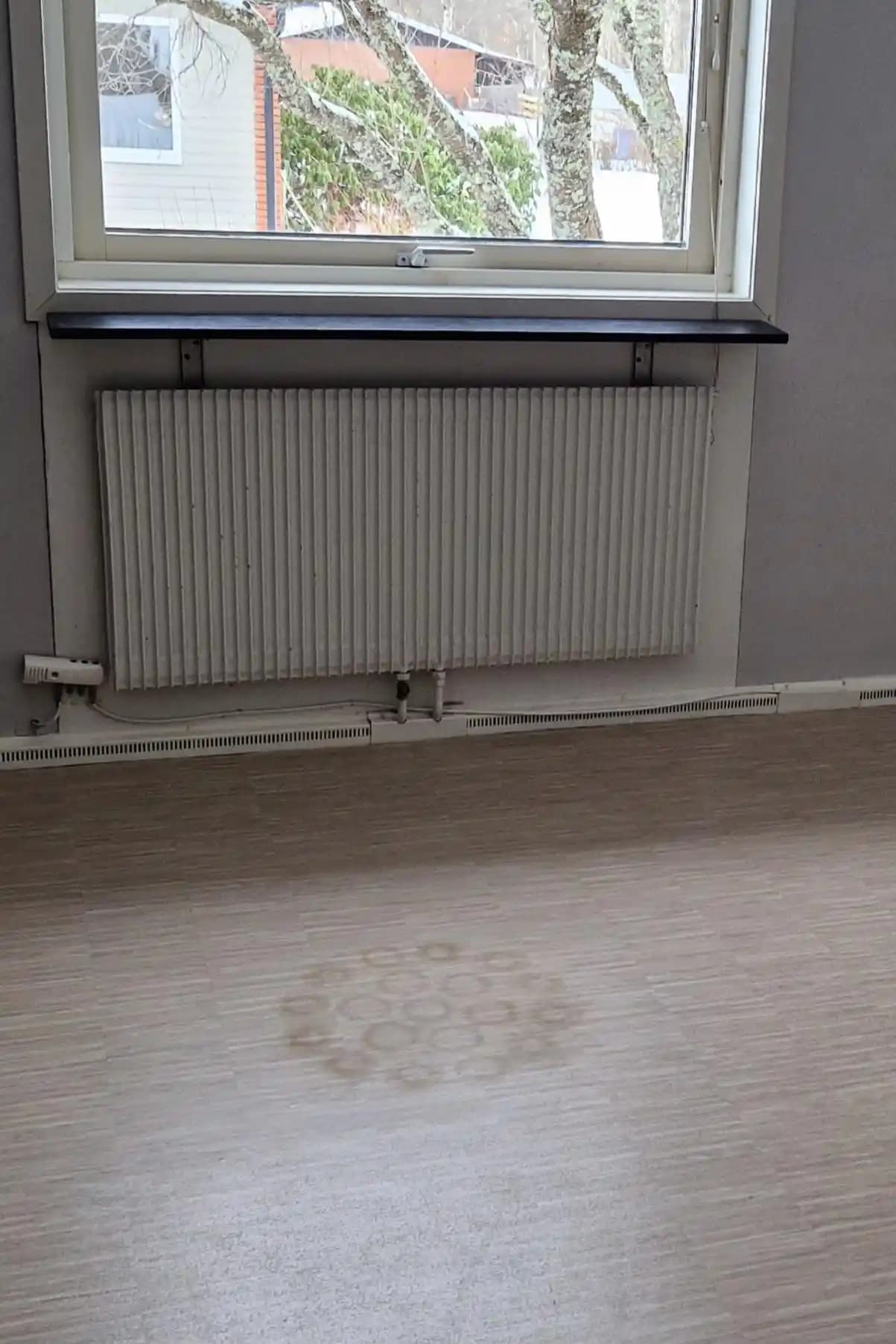 Linolyum Zeminlerde Kahverengi İzlerin Kimyasal Nedenleri ve Korunma Yöntemleri