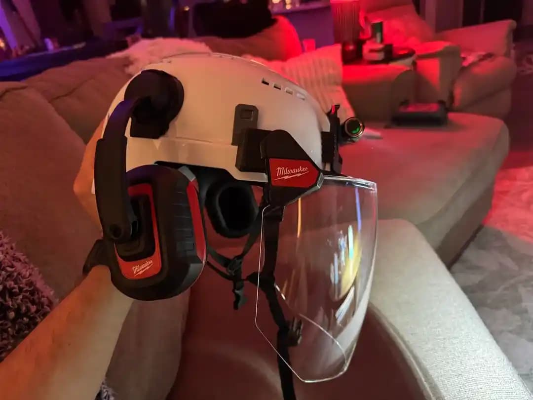 Milwaukee Bolt Kask Sistemi: Entegre Koruma ve Konfor Sağlayan İş Güvenliği Çözümü