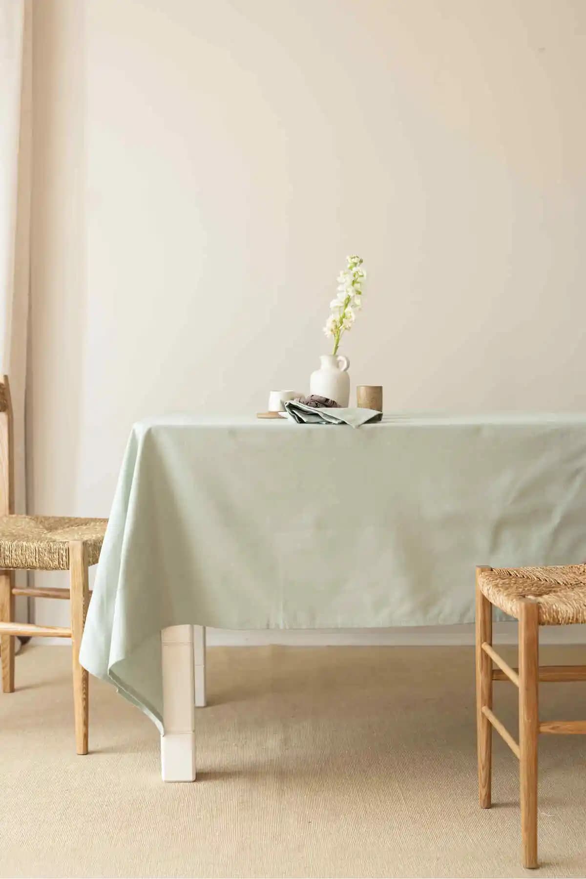 Wellstil Premium Keten Adaçayı Yeşili Masa Örtüsü: Şık ve Dayanıklı Tasarım
