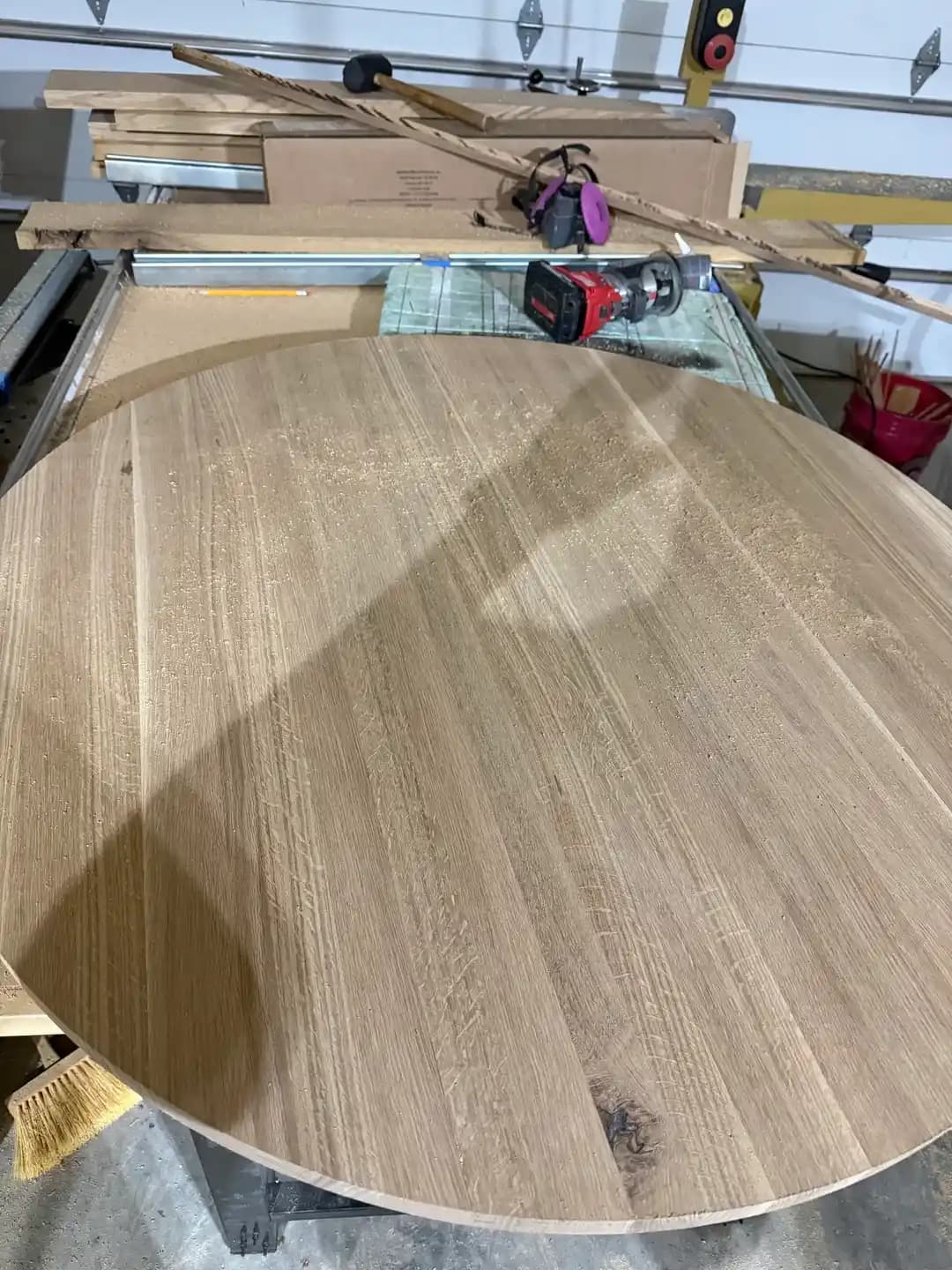 Yuvarlak Meşe Masa Üstündeki Domino İzlerini Gizleme ve Onarma Teknikleri