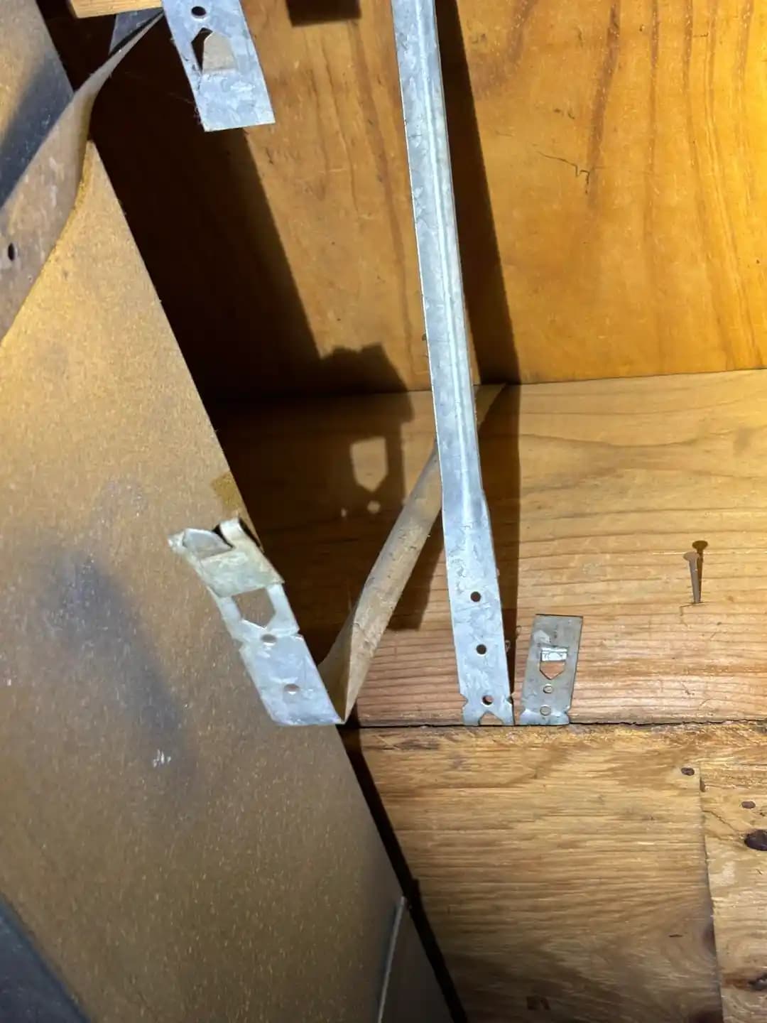 Zemin Gıcırtısının Nedenleri, Onarım Yöntemleri ve Ev Güvenliği Açısından Önemi