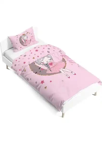 Ayda Oturan Kız Temalı Çift Taraflı Dijital Baskılı Çocuk Nevresim Takımı