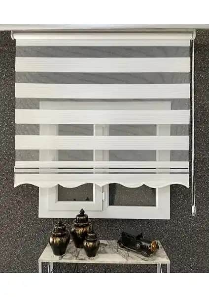 Beyaz Geniş Pliseli Zebra Stor Perde Ev ve Ofis Dekorasyonu İçin Şık ve Fonksiyonel Tasarım