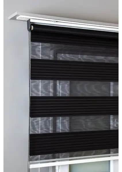 Bizden Perde Siyah Pileli Zebra Stor Perde: Modern Tasarım ve Dayanıklı Kullanım Özellikleri