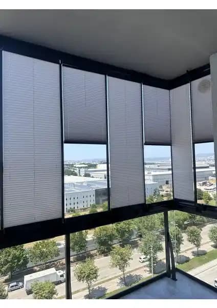 Blind-X Koyu Gri Plise Katlanır Cam Balkon Perdesi Modern ve Dayanıklı Tasarım