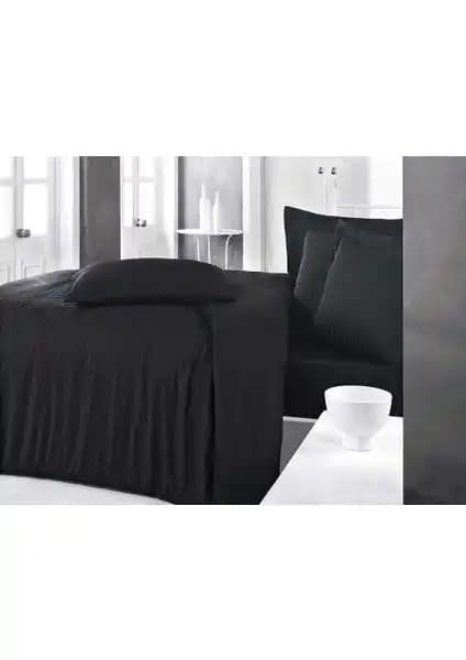 Clasy Çizgili Saten Çift Kişilik Nevresim Takımı: Şıklık ve Konforun Birleşimi