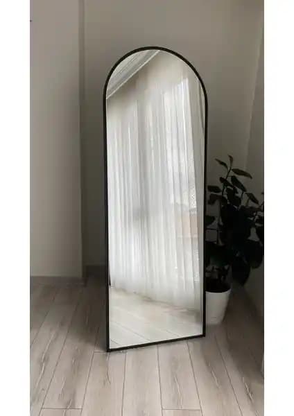 Ersan Dizayn Metal Çerçeve Siyah Ayaklı Boy Aynası Modern ve Şık Tasarımıyla Dekorasyonunuza Uyum Sağlar