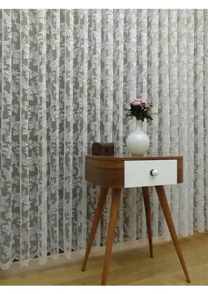 Esse Home Çiçek Desenli Fransız Dantel Tül Perde: Estetik ve İşlevselliğin Uyumlu Kombinasyonu