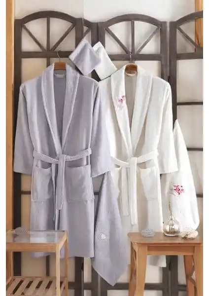 Güvenal Pamuxu 8 Parça Aile Bornoz Seti: Doğal Pamuk ve Şık Tasarımın Buluşması