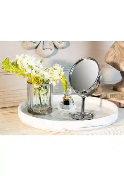 Madame Coco Bailey Oval Ayna ile Şıklık ve Fonksiyonelliği Bir Arada Sunar