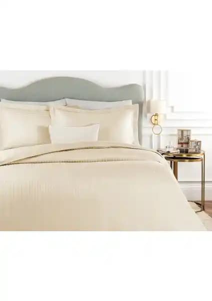 Madame Coco Elicia Çift Kişilik Saten Nevresim Takımı: Şık ve Konforlu Yatak Odası Dekoru