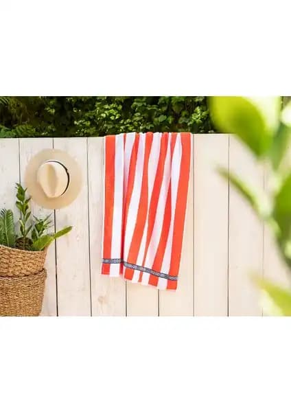 Madame Coco Getopa Turuncu Plaj Havlusu: Şık ve Fonksiyonel Yaz Aksesuarı