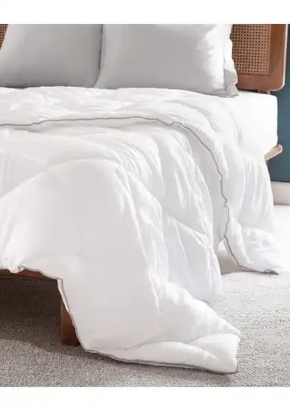 Madame Coco Leonce Micro King Size Yorgan Beyaz – Şık ve Konforlu Uyku Aksesuarı