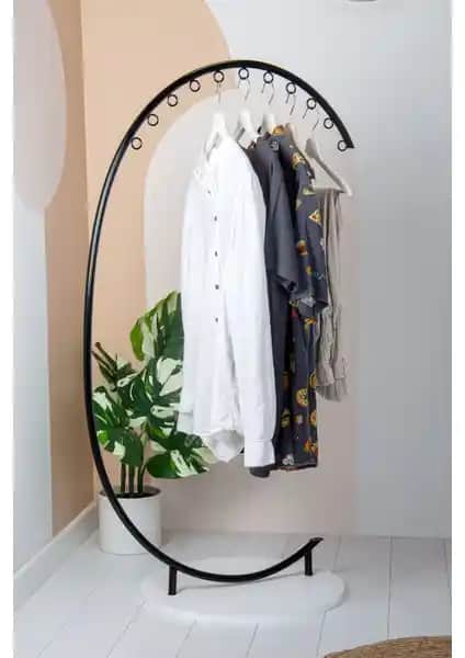 Medusa Metal Ayaklı Askılık: Modern ve Dayanıklı Kıyafet Düzenleyici Çözüm