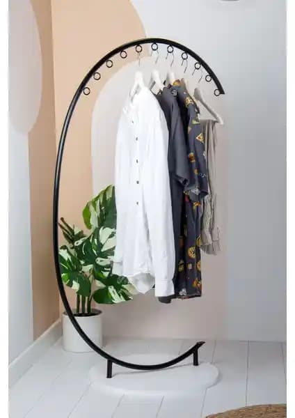 Medusa Metal Ayaklı Askılık: Modern ve Dayanıklı Kıyafet Düzenleyici Çözüm