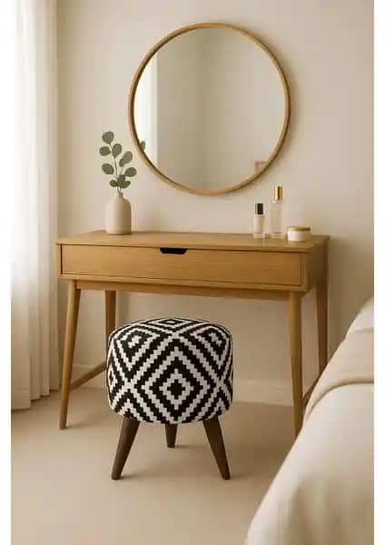 Modern Ayaklı Dekoratif Puf: Estetik ve Fonksiyonellik Bir Arada