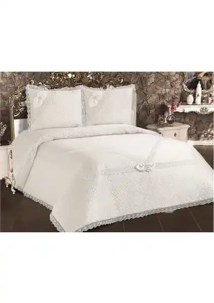 Naime Pike Takımı ve Yatak Örtüsü: Modern Şıklık ve Konforun Buluşması