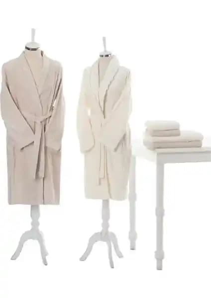 Özdilek Orkide Aile Bornoz Seti: Şıklık ve Konfor Sunan Ev Tekstili Ürünü