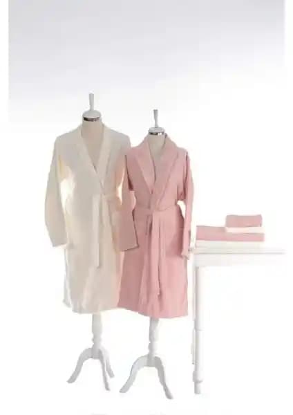 Özdilek Orkide Güpürlü Aile Bornoz Seti: Şıklık ve Konfor Sunan Ev Tekstili Ürünü