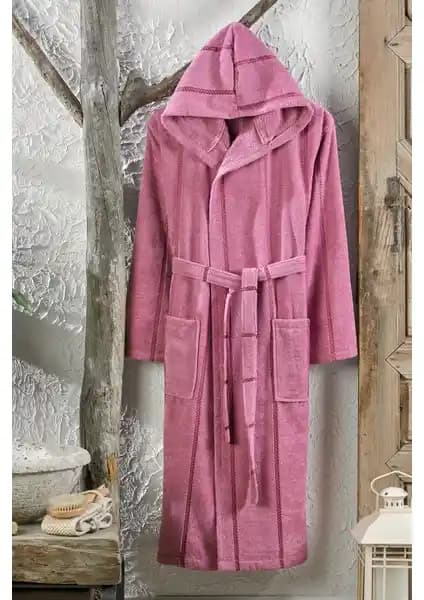 Semecca Lara Kadife Kapşonlu Bornoz: Şıklık ve Konforu Bir Arada Sunan Ev Giyim Ürünü