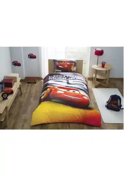 Taç Lisanslı Disney Cars Lightning Tek Kişilik Nevresim Takımı: Çocuklar İçin Konfor ve Eğlence Bir Arada