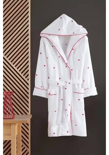 Varol Kalpli Nakışlı %100 Pamuk Love Serisi Bornoz Modern ve Şık Tasarımıyla Konfor Sunar