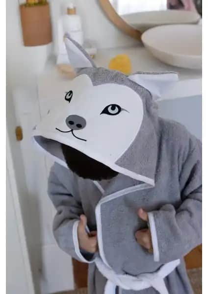 Zengin Home Kapüşonlu Çocuk Bornozu: Sıcaklık ve Eğlenceyi Bir Arada Sunar