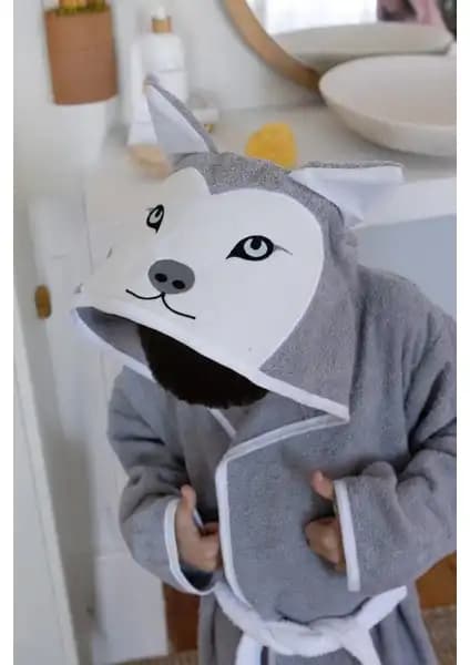 Zengin Home Kapüşonlu Çocuk Bornozu: Sıcaklık ve Eğlenceyi Bir Arada Sunar