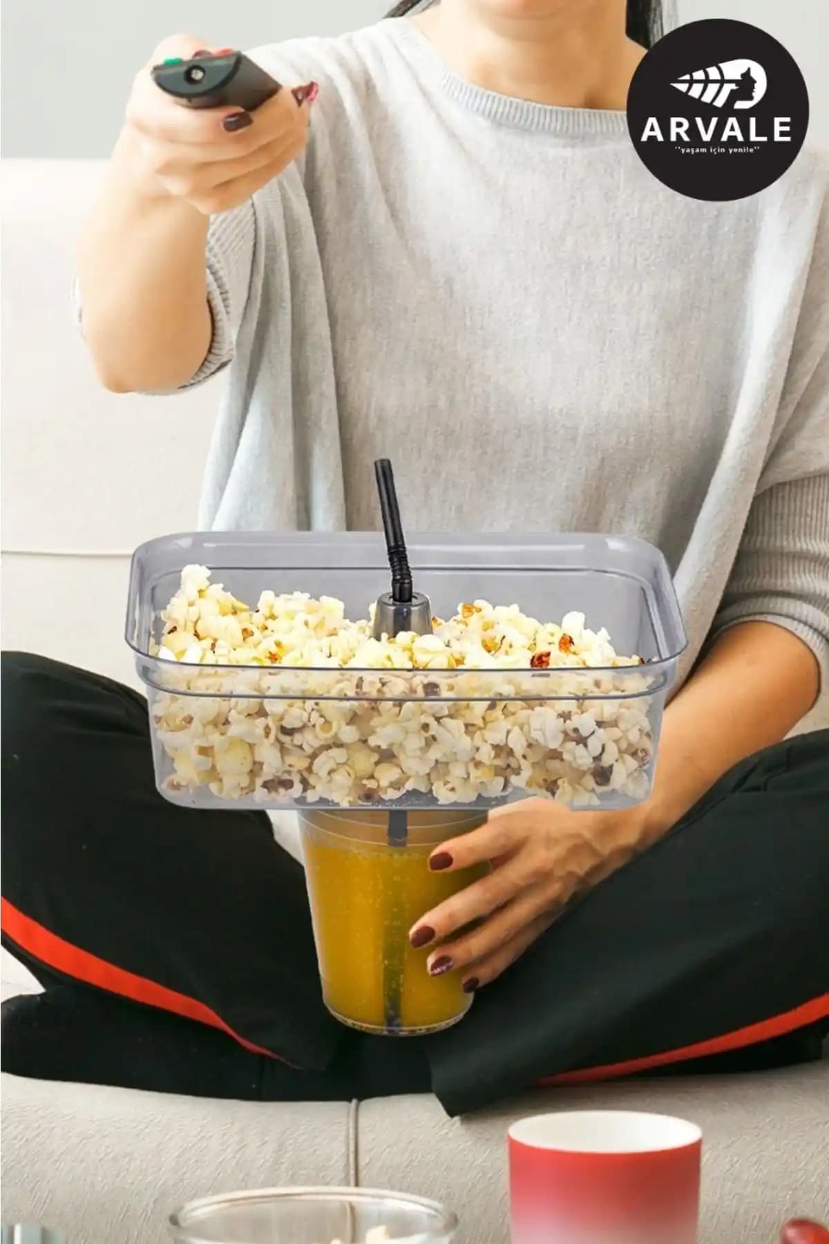 ARVALE Köşeli Dikdörtgen Pipetli Bardaklı Mısır Cips Kovası ve Bardak Seti: Estetik ve Fonksiyonellik Bir Arada