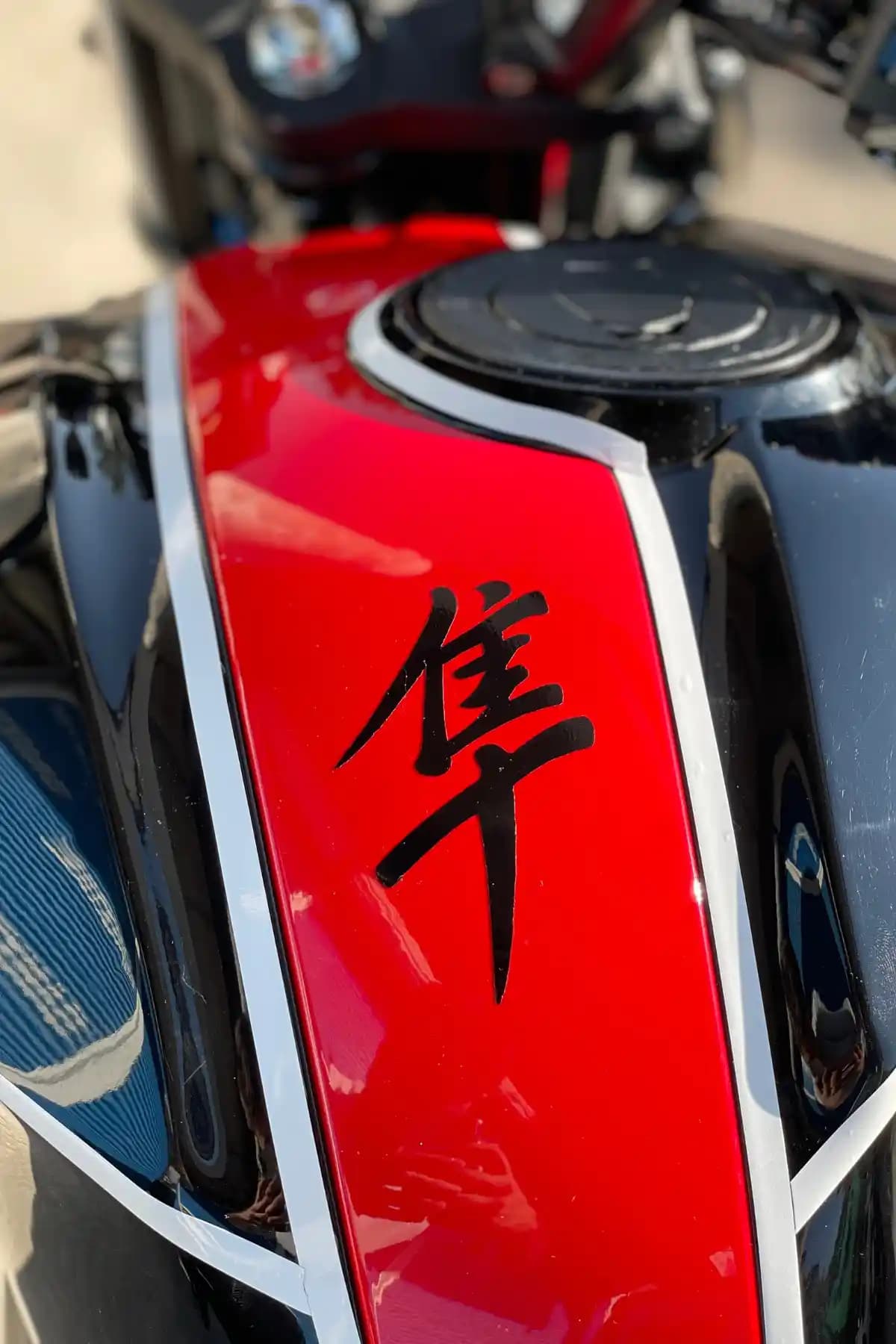 Banxtre Motor ve Araba Dekoratif Japonca Yazı Siyah Hayabusa Logo Sticker