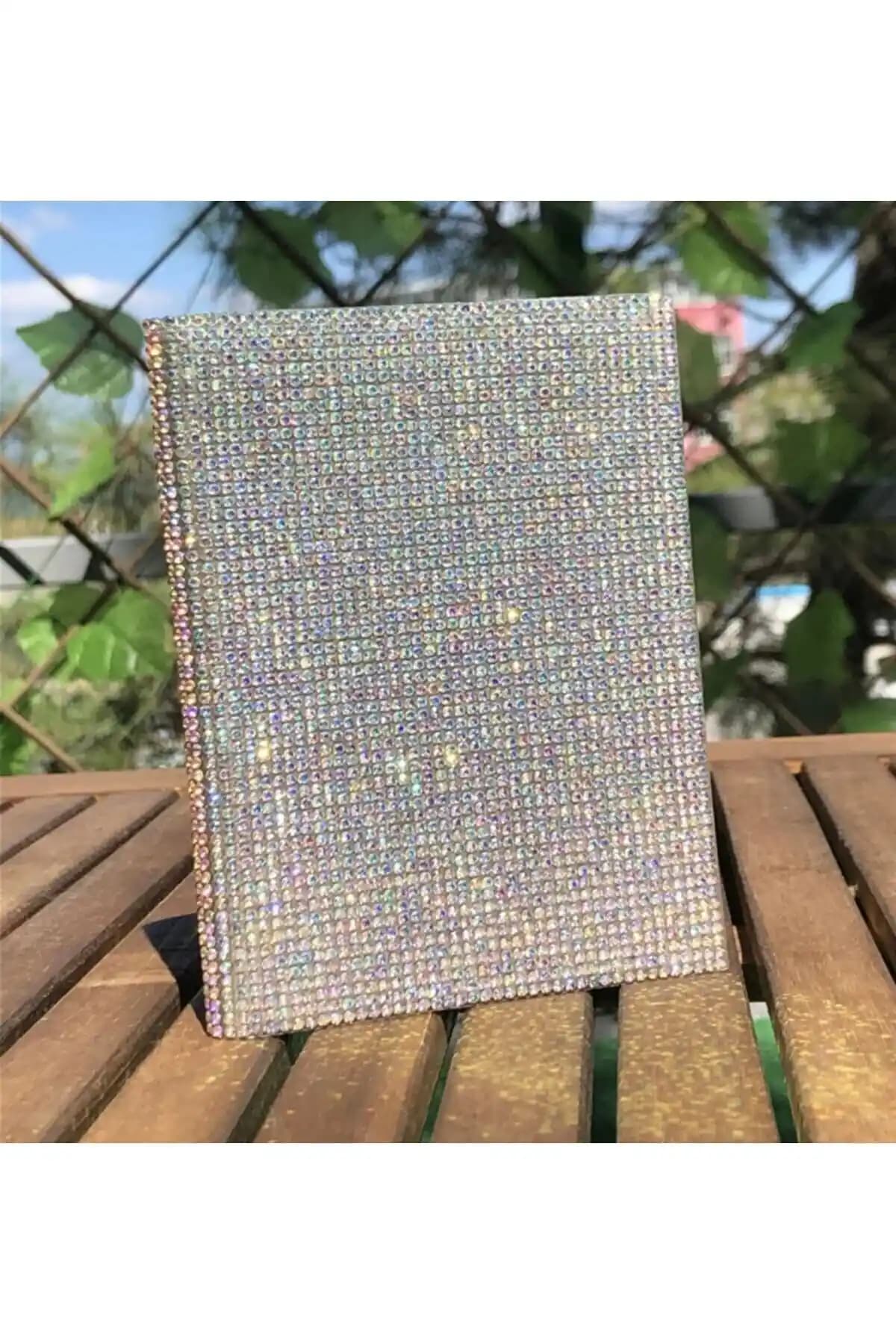 Butiksultans Taşlı Ruhsat Kılıfı: Şıklık ve Fonksiyonelliği Bir Arada Sunar