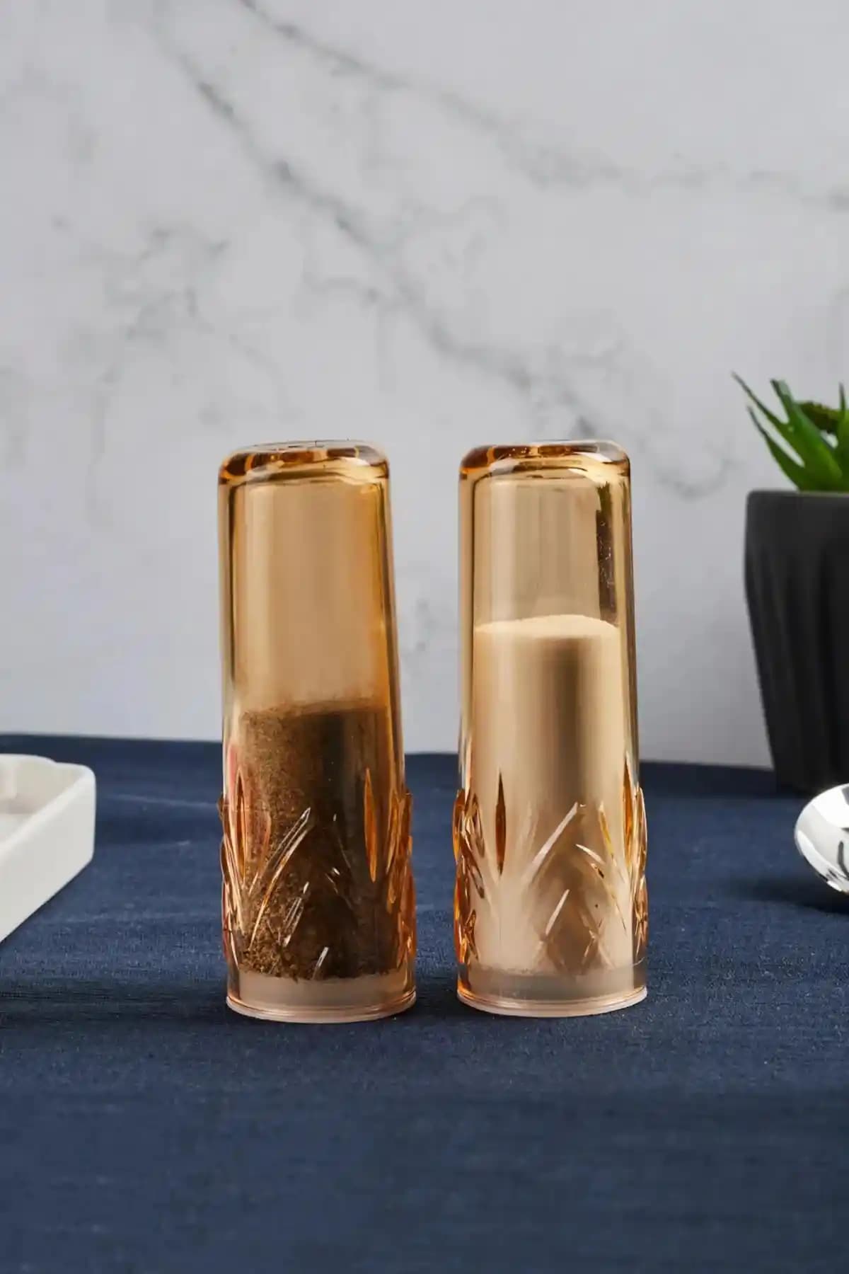 Genel Markalar Melody 2’li Akrilik Tuzluk Biberlik Modern ve Dayanıklı Mutfak Aksesuarı