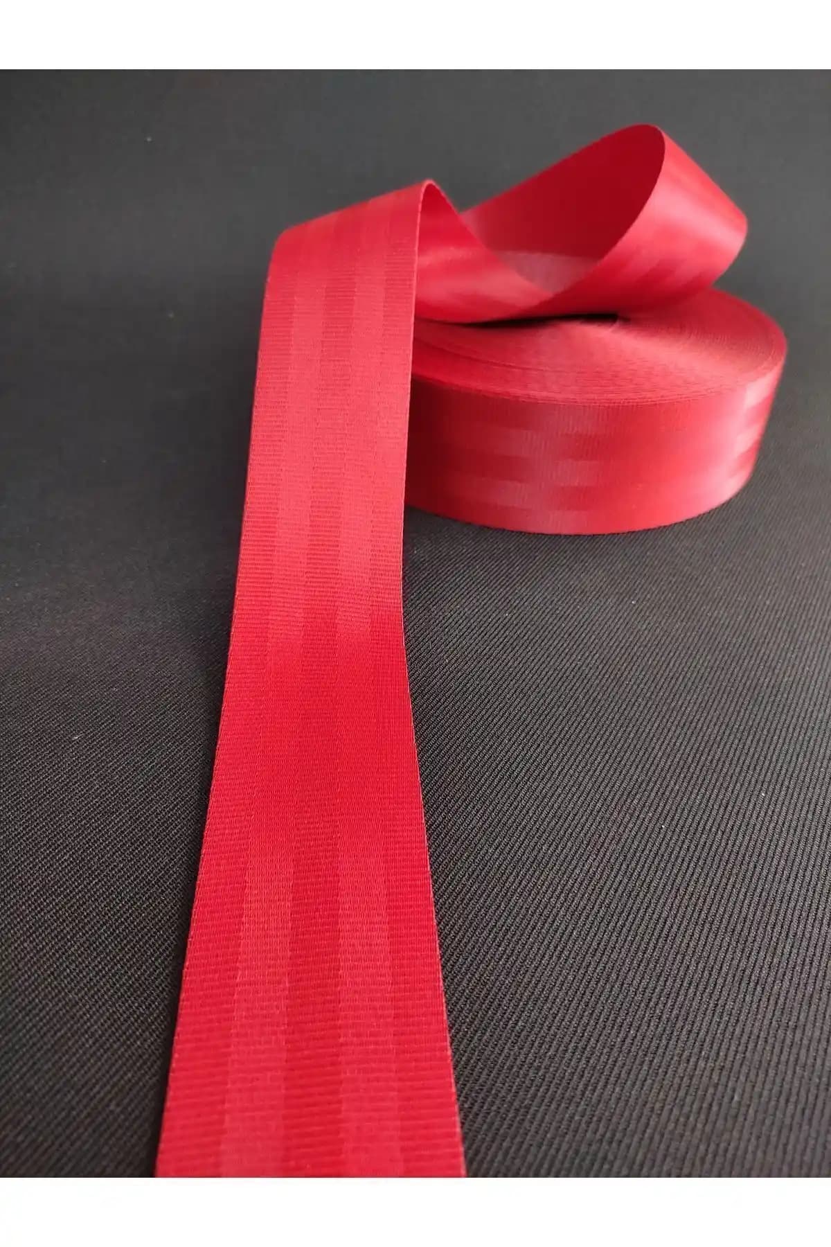 Genel Markalar Renkli Emniyet Kemeri 6 Metre Uzunlukta Güvenlik ve Şıklık Sunar