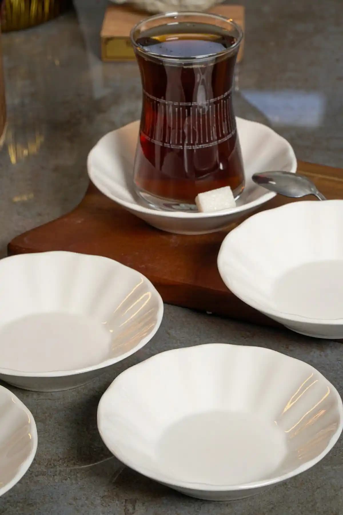 Heda Porselen Acem 6'lı Çay Tabağı Seti Modern ve Dayanıklı Tasarımıyla Şıklık Sunar