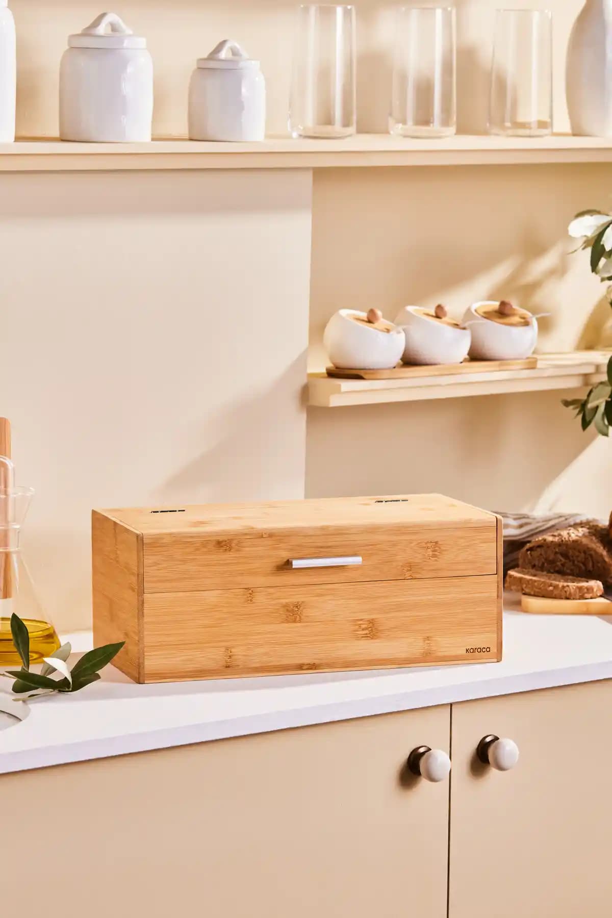 Karaca Nord Bamboo Ekmek Kutusu 38 cm doğal bambu malzeme ve şık tasarımıyla mutfaklara estetik katıyor